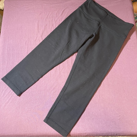 lululemon athletica Pants - Lululemon Align Crop Leggings in black Capri Pants - Size 4 - EUC